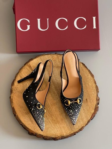 كعب Gucci