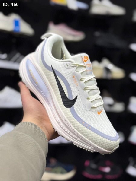 أبيض وبنفسجي